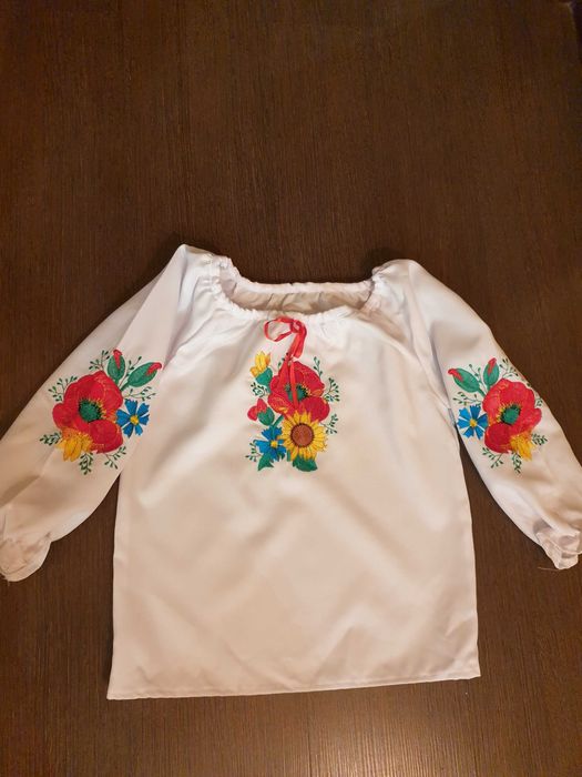 Вишиванка 250грн дівчинці 2-3р, 4-6 р, 7-8р. Костюм вишитий 350грн.