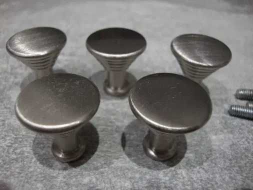 Zestaw 5 sztuk uchwyt metalowy do meble szafka drzwiczki okres PRL