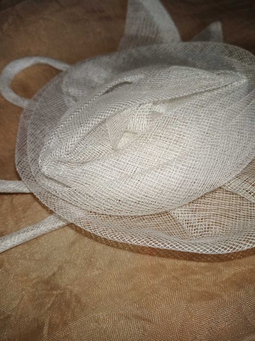 Белая роза из фатина