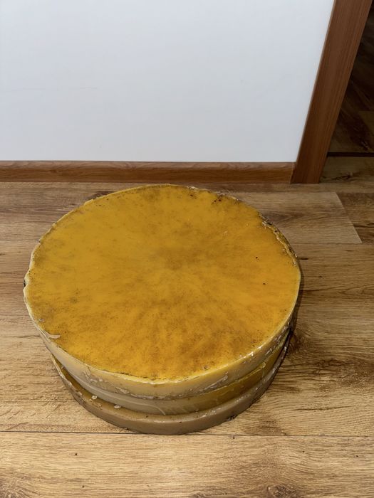 Продам бджолиний віск 1 сорт