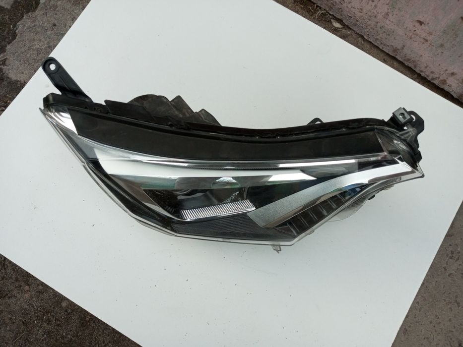 Оригінал фара права, рав4