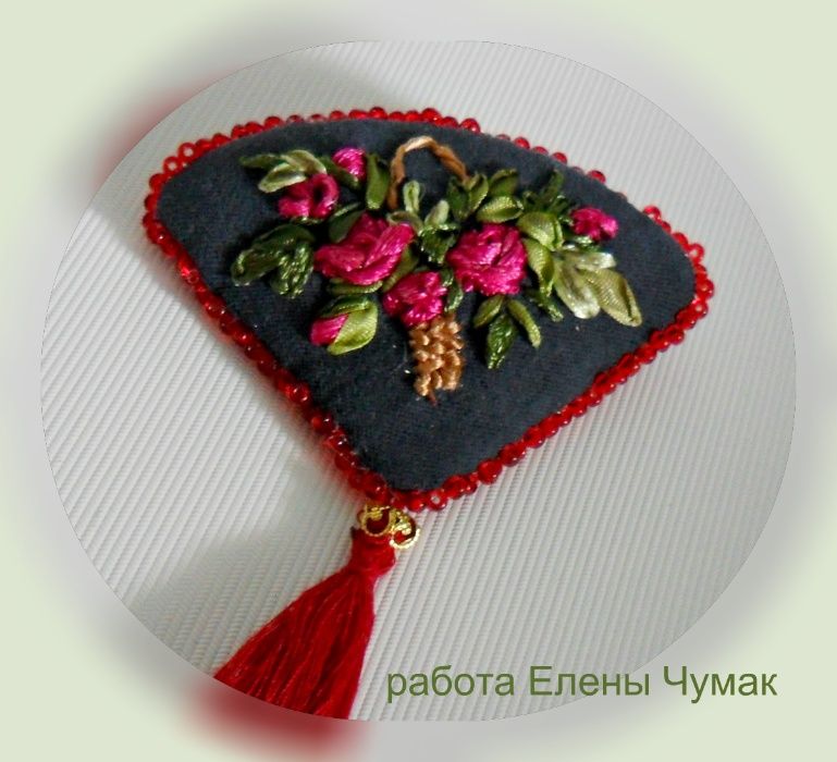 Брошь-кулон с вышивкой лентами "Корзина роз"