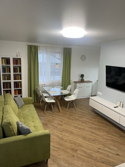 Топ двоповерхова квартира подобово Захисників України