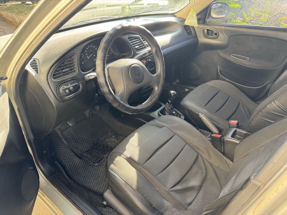 Автомобіль Daewoo Lanos
