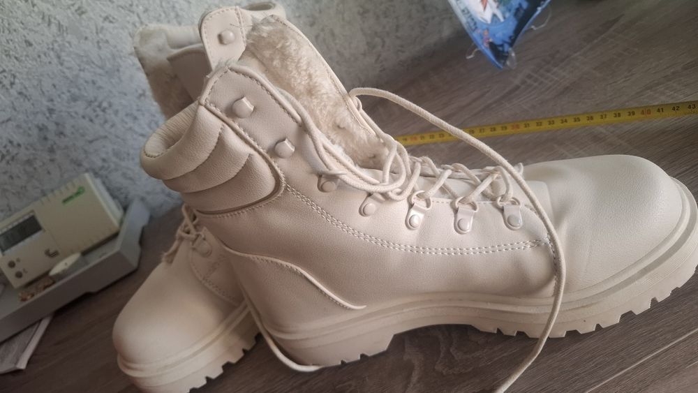 Nowe buty kremowe zimowe rozm 41
