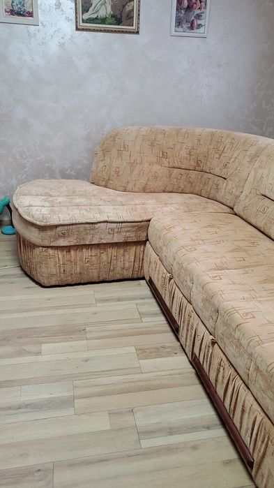 Кутовий розкладний диван в гарному стані