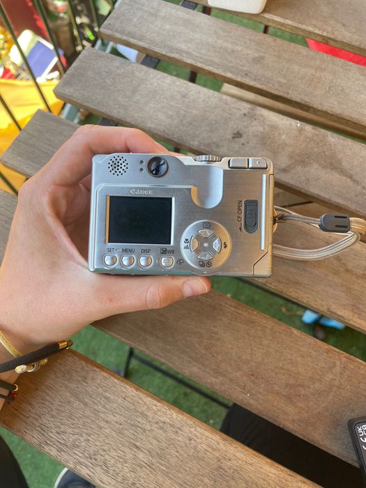 Câmara vintage Canon Digital Ixus 330