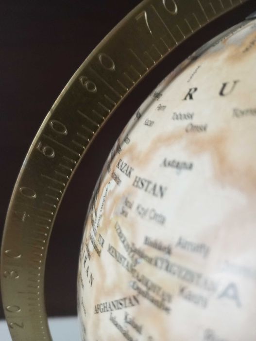 Globus made in India , drzewo mango