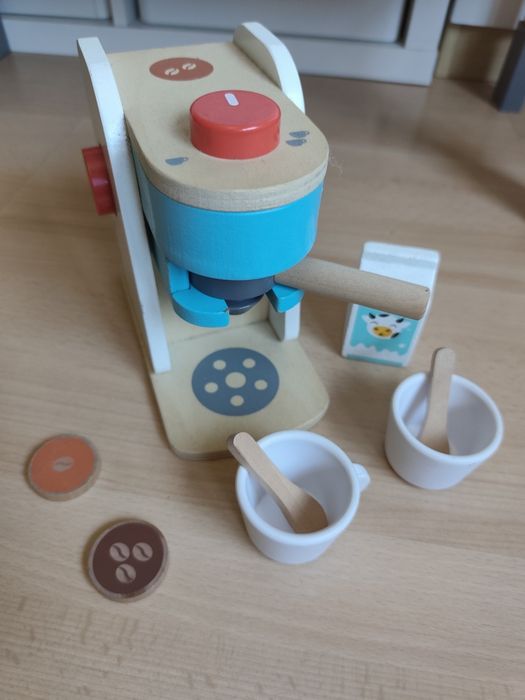 Máquina de café, em madeira.