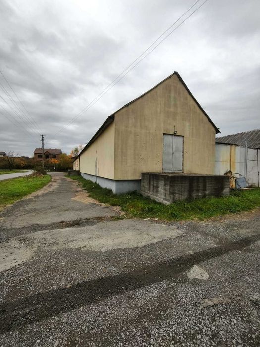 Здаються складські приміщення, с. Великі Лази Код: 18220