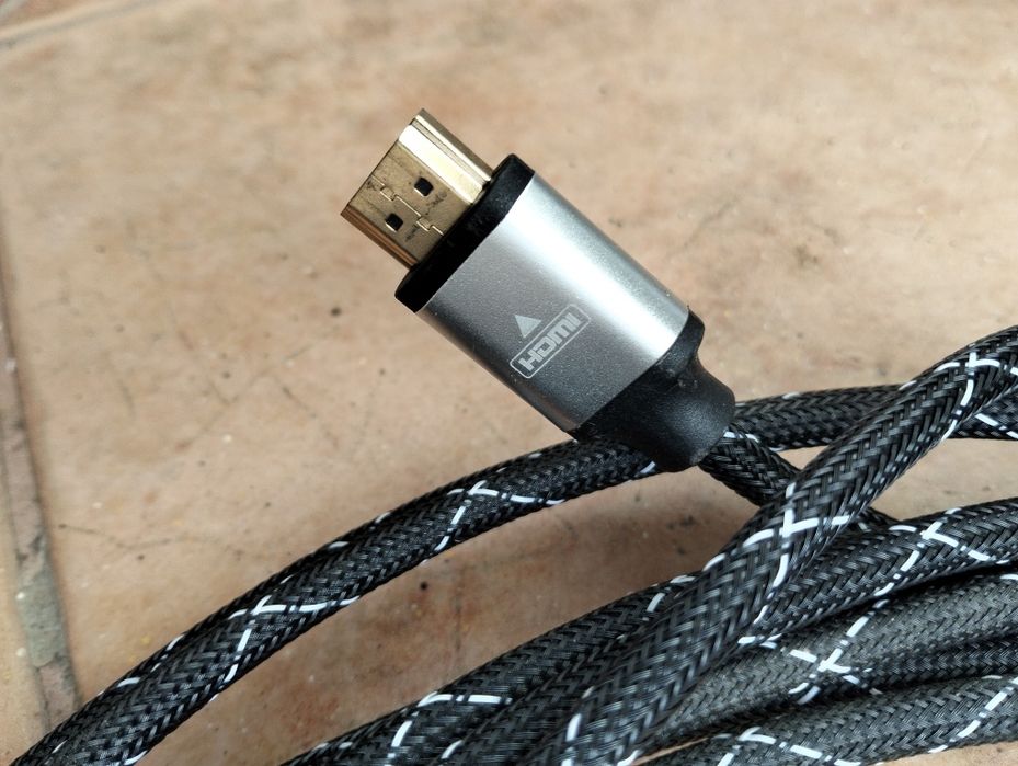 Vendo cabo HDMI com 7 metros