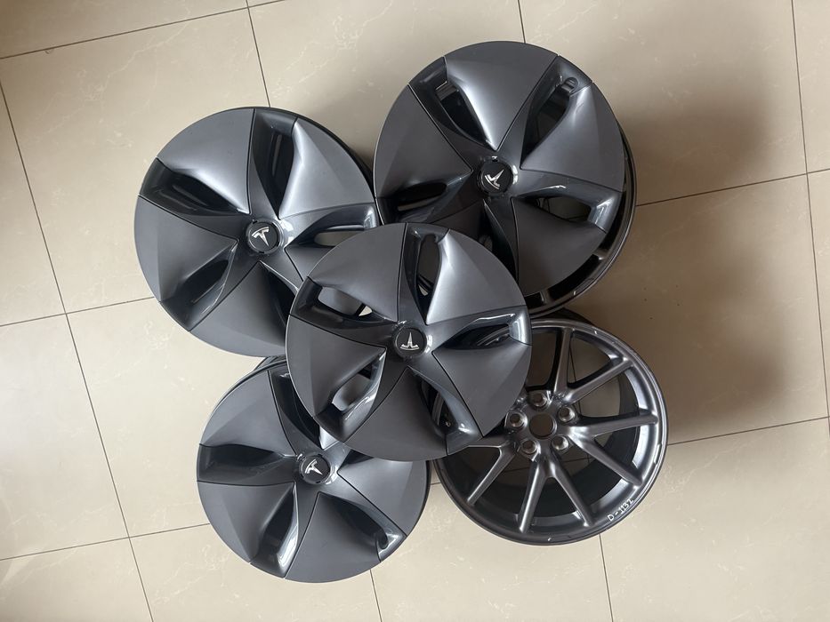 Диски оригінал Model 3 r18/5/114.3  оригинал r18 Тесла ковпаки