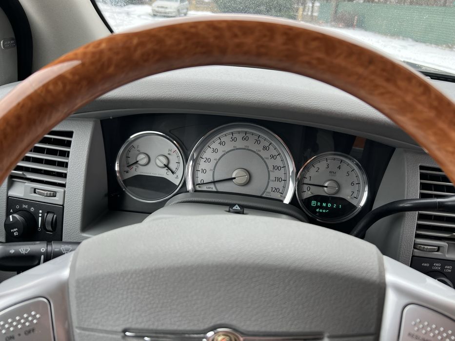 Chrysler Aspen рамный полный привод 8мест