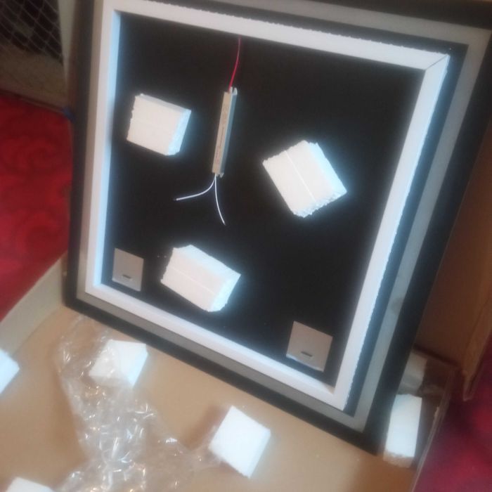 Lustro łazienkowe z podświetleniem LED