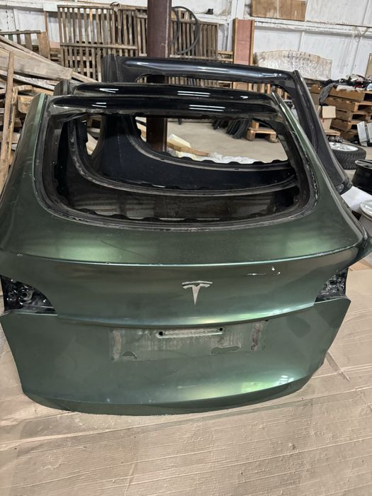 Ляди кришка tesla model Y