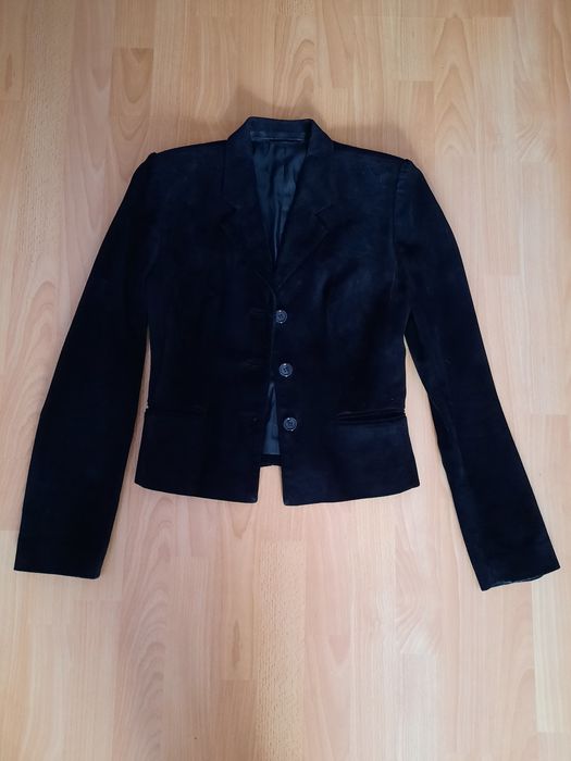 Женский замшевый костюм с юбкой