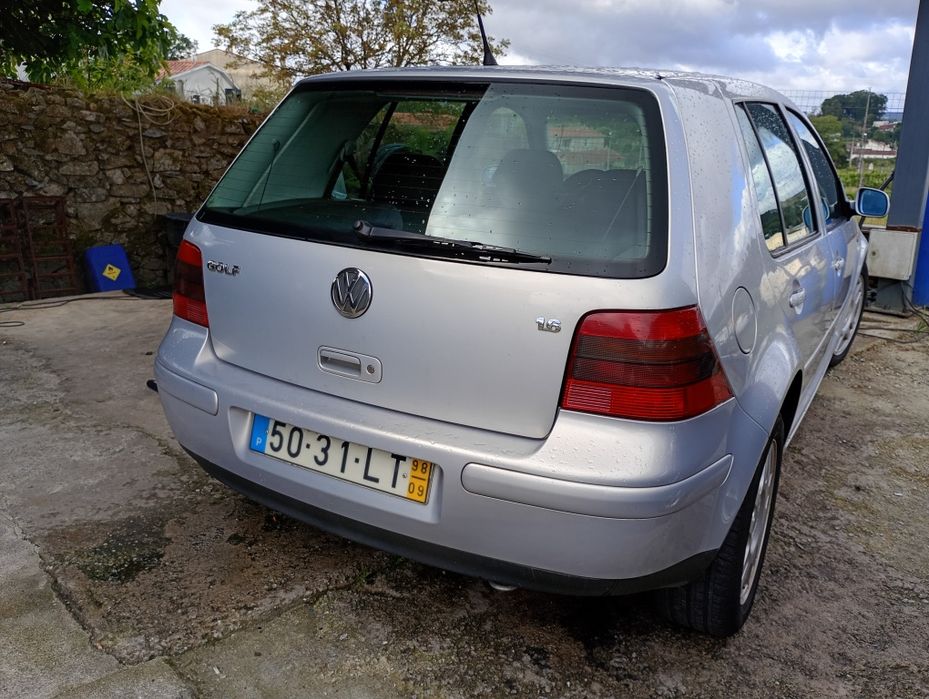 Volkswagen- golf -4 .