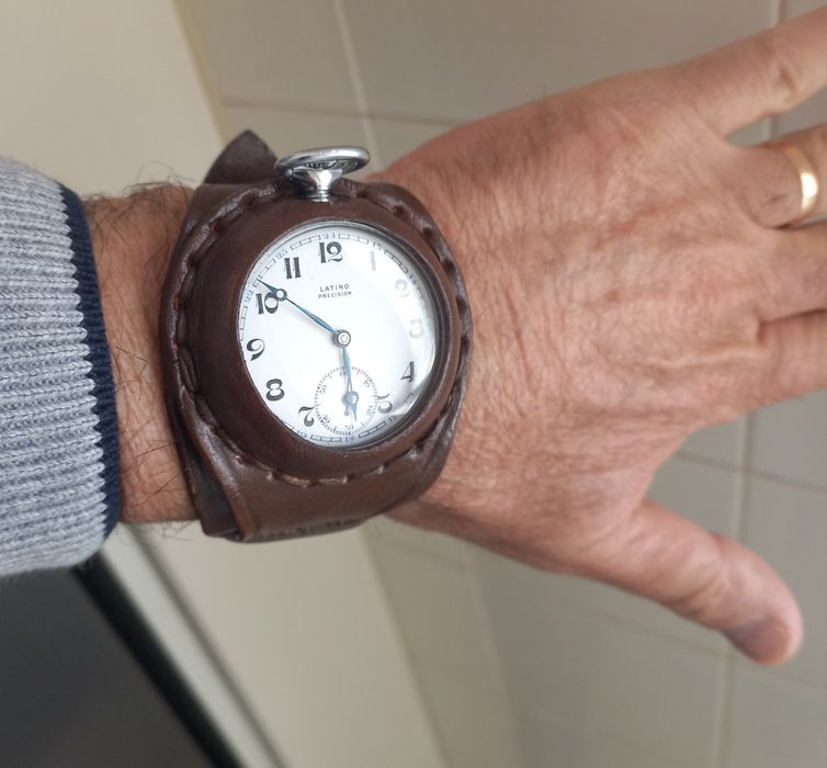 Relógio Bolso LATINO excelente, e bracelete nova, feita à mão.