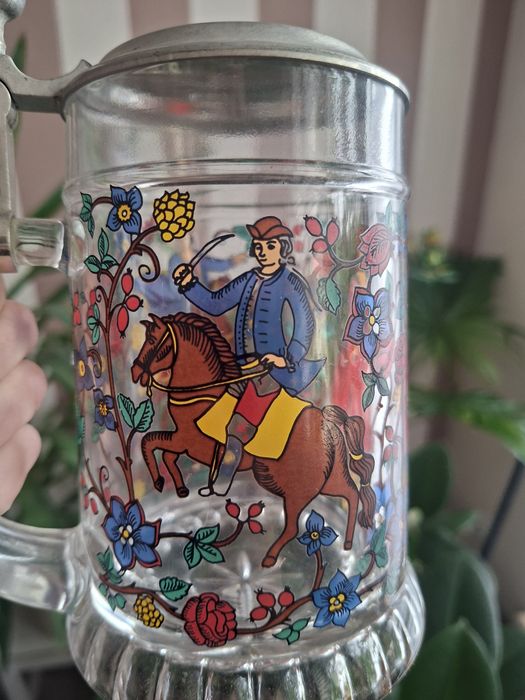 Kufel z cynową pokrywką