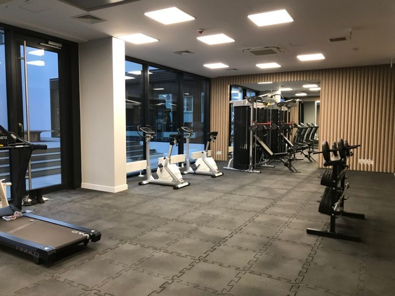 Mata pod sprzęt, podłoga gumowa do ćwiczeń 100x100x1 cm. Fitness