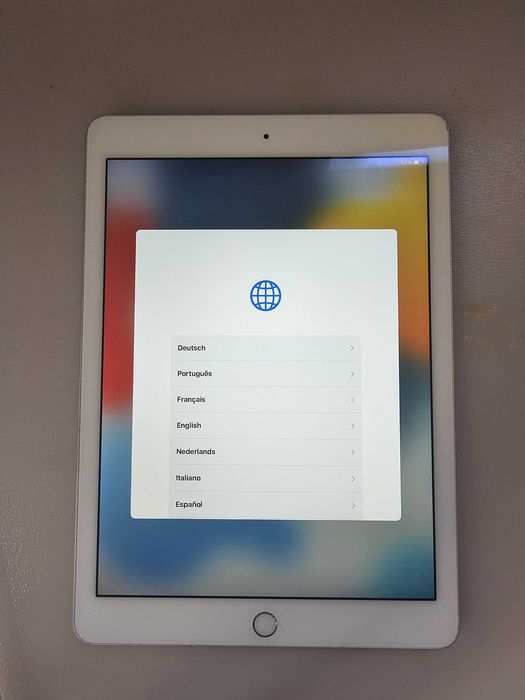 iPad Air 2 prateado com capa