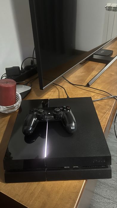 PS4 em ótimo estado + comando