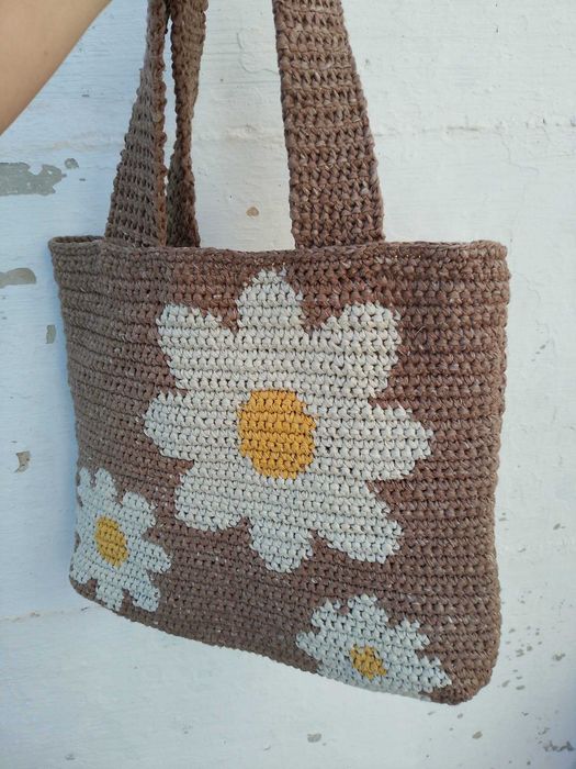 Mala feita à mão em crochet