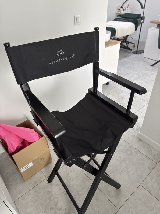 Krzesło do makijażu z lampą pierścieniową