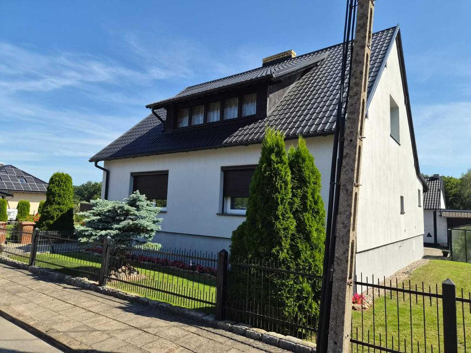 Dom wolnostojący 200m2 wraz z budynkiem gospodarczym na działce 2000m2