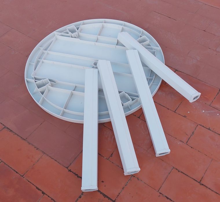 Mesa exterior branca redonda 90cm