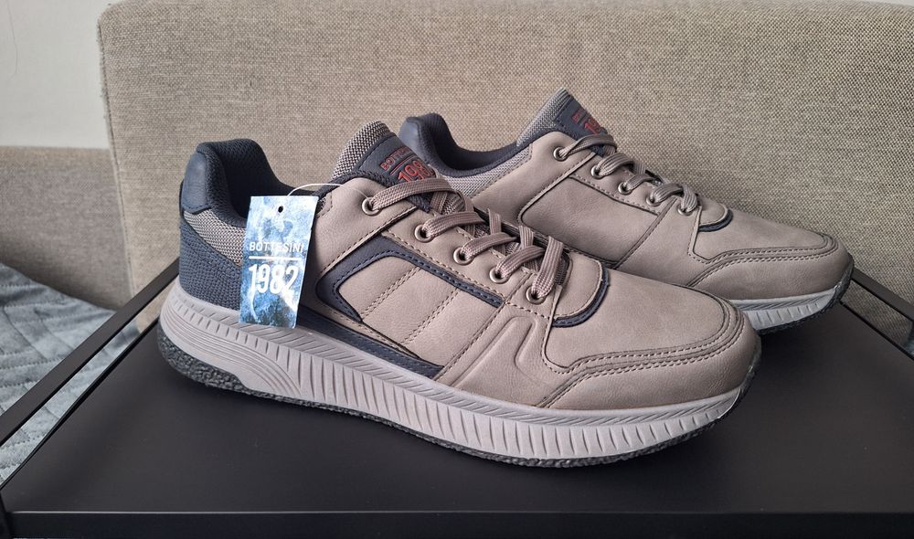 Buty sportowe adidasy Bottesini 1982 rozm.44