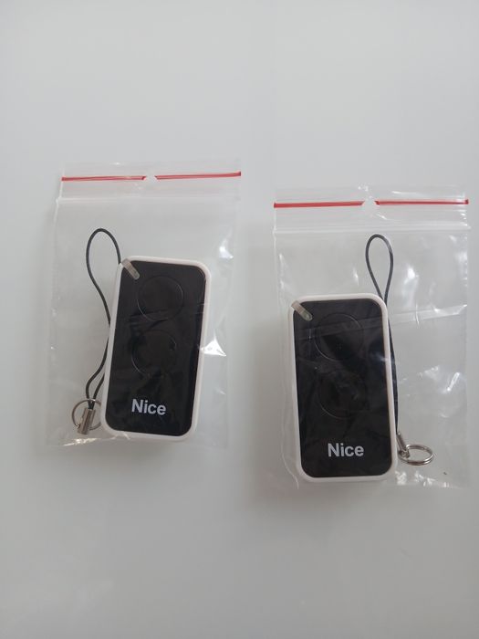 2 piloty Nice do bramy