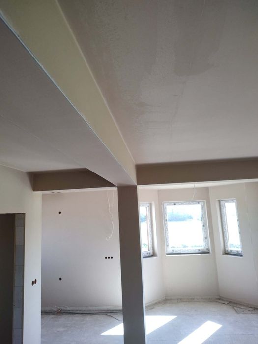 Tynki maszynowe gipsowe i  cementowo wapienne.