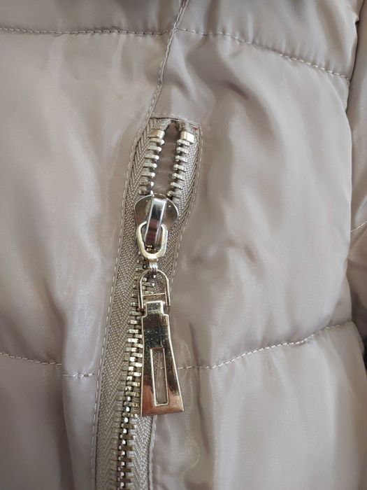 Ciepła zimowa kurtka z kapturem M/L – bardzo dobry stan