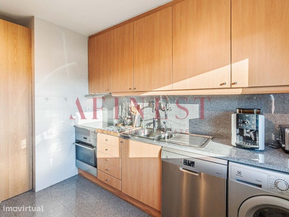 Apartamento T2 Em Alfragide Com Garagem