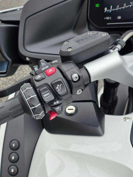 BMW R 1250 RT | 2.200 km | Estado Novo | Garantia até 2029