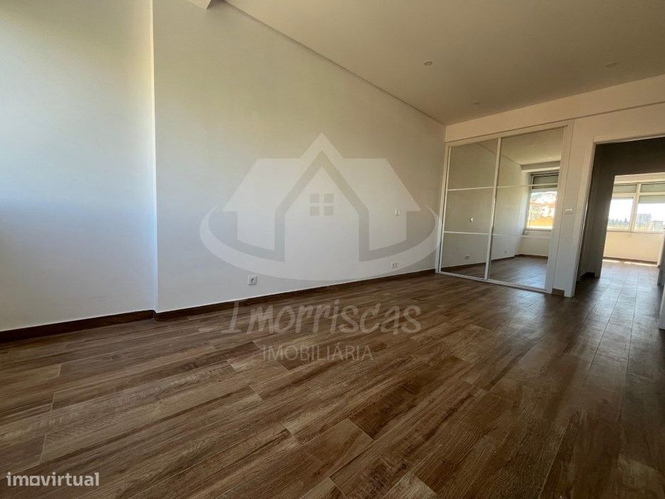 Apartamento T2 totalmente remodelado, localizado em Vialonga