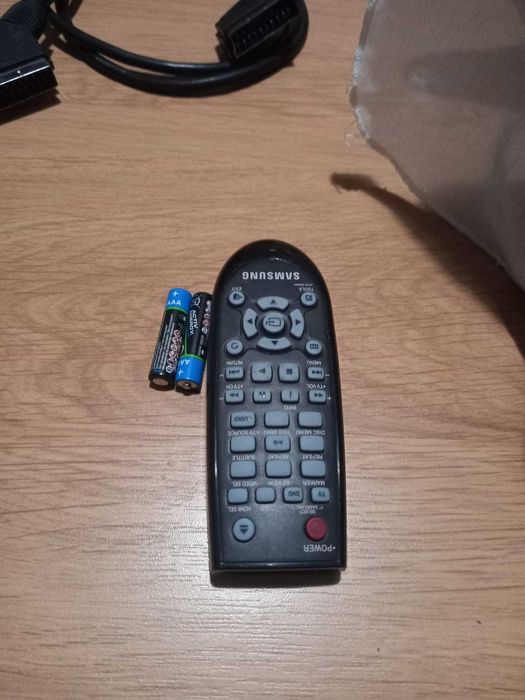 Leitor de discos samsung mas com gaveta avariada, comando, cabo hdmi