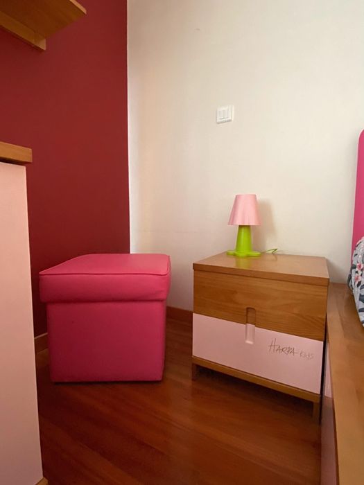 Mobília quarto de criança em pinho maciço, como nova, ver fotografias