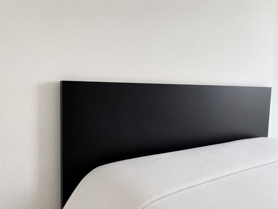 Cama de casal com arrumação + 2 mesas de cabeceira