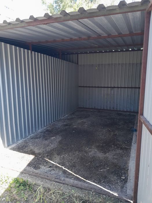 Sprzedam ciag 15 garaży