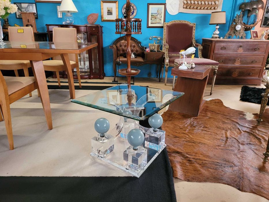 Mesa de centro em acrílico e tampo em vidro - óptimo estado
