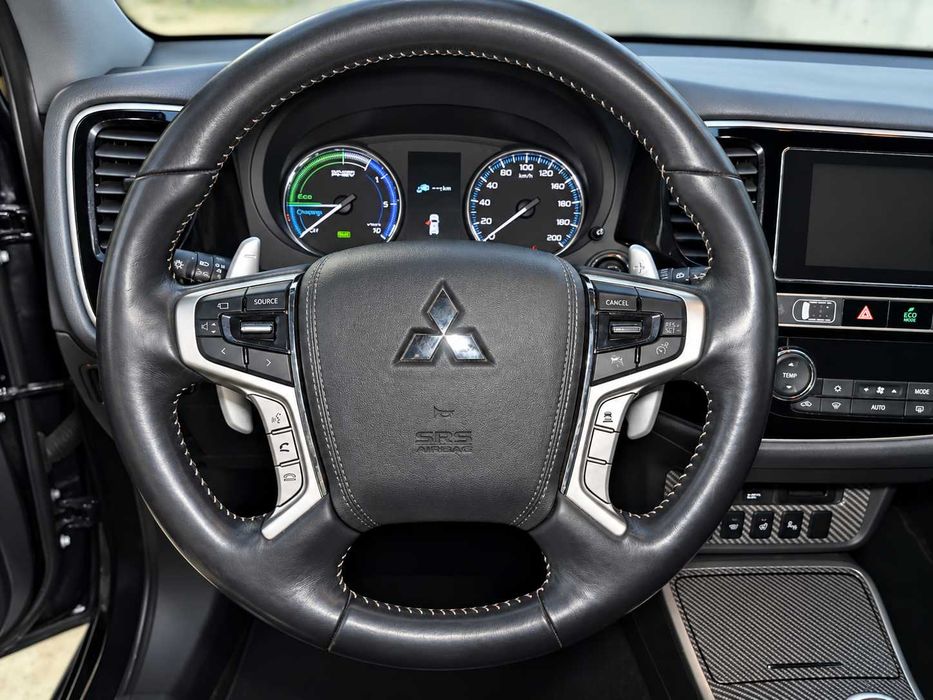 Mitsubishi Outlander PHEV 2.4 Instyle MY19 | Nacional | IVA Dedutível — photo 3