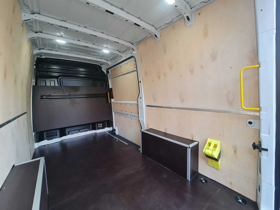 Zabudowa zabezpieczenie ze sklejki Volkswagen Crafter van