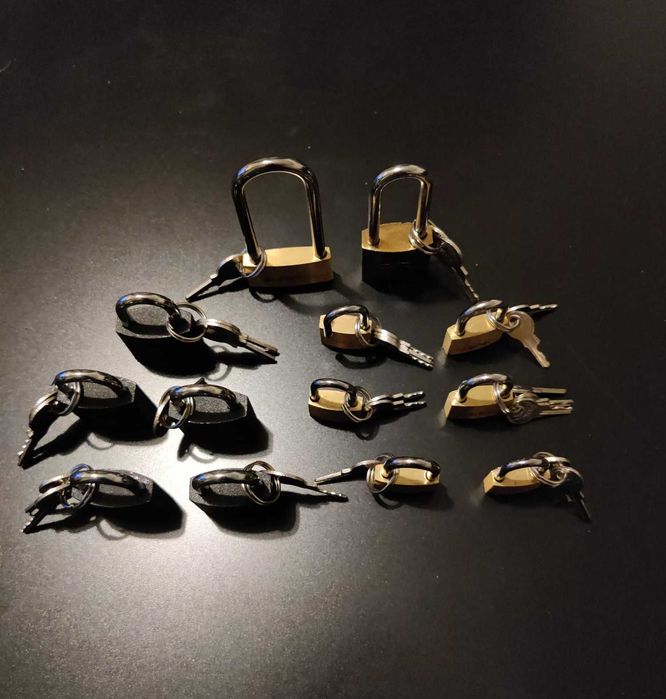 Conjunto 13 cadeados com chave