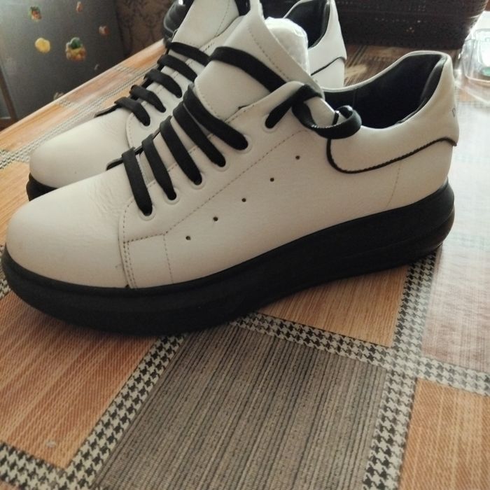 Кроссовки кожаные новые