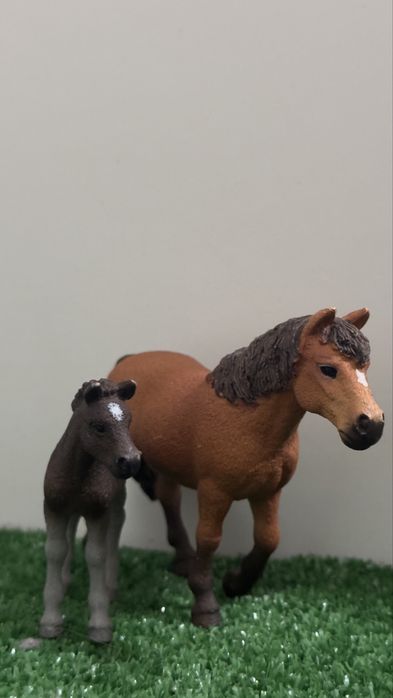 zestaw kucyków koników schleich