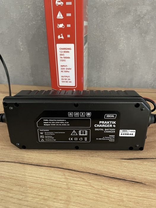 Зарядний пристрій для акумулятора IDEAL PRAKTIK CHARGER 4 LCD