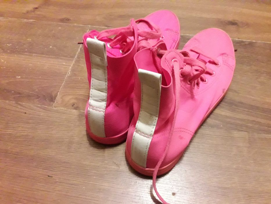 Neonowe trampki damskie