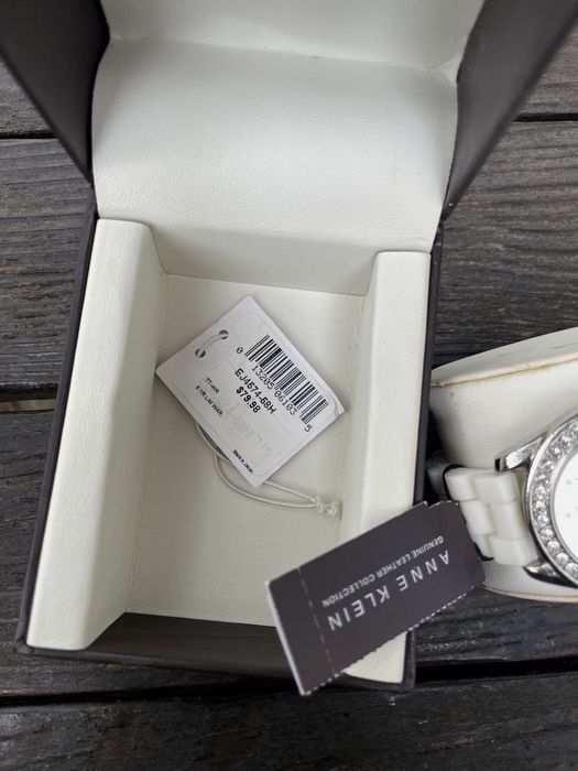 Новий кварцовий годинник Anne Klein